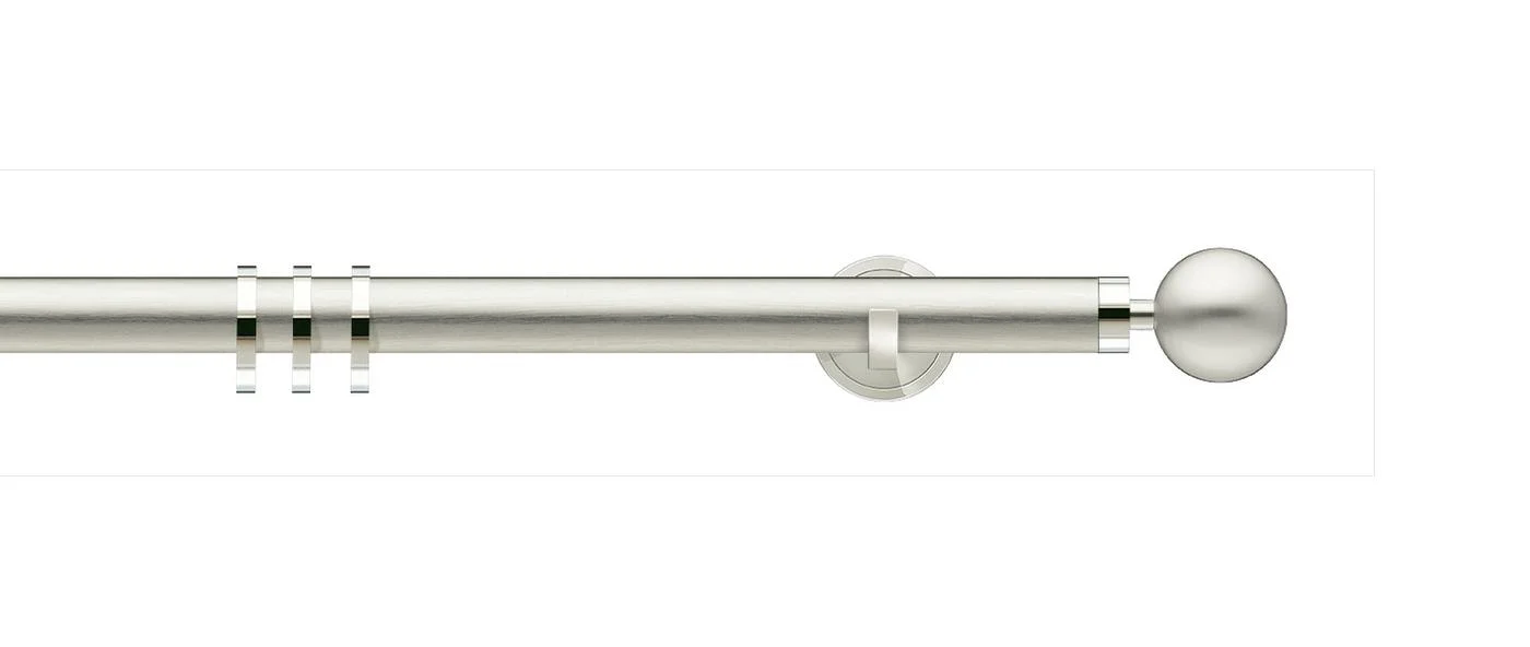 Brushed nickel / nickel