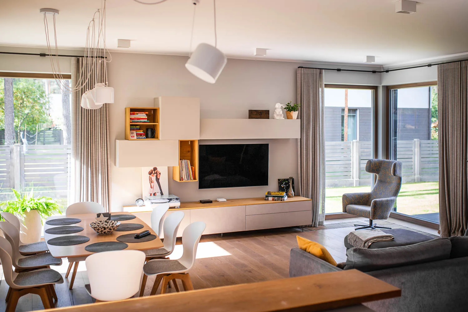 Living room set up in Langstini