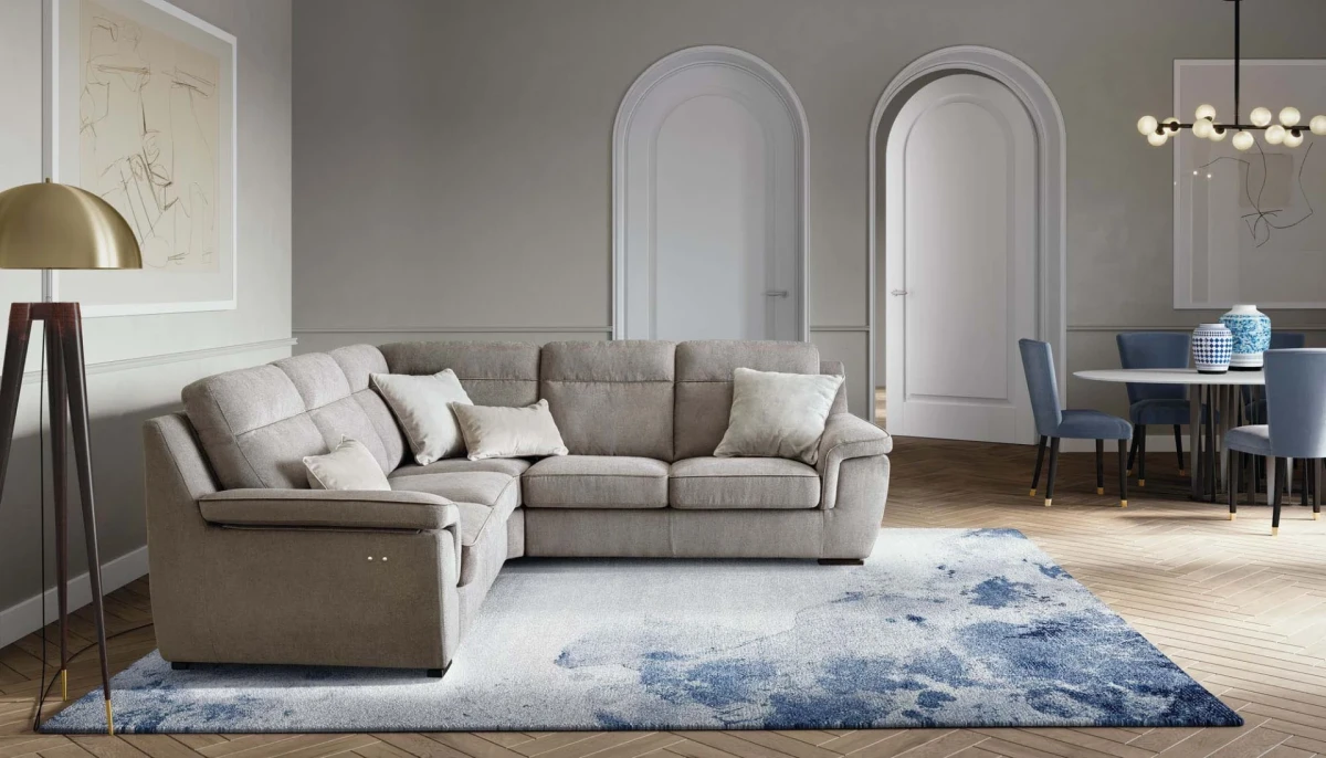 Hollis — Classic-style sofa with high backrest and relax mechanism.