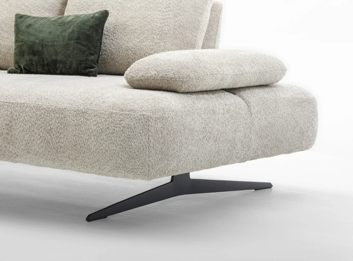Fanny — Modular sofa with organic shapes, sliding backrests, and adjustable armrests