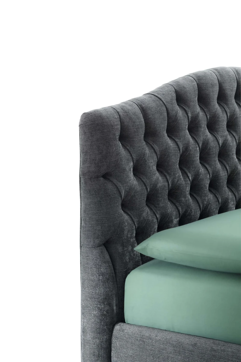 Renoir — Classic-style bed with a tall, curved headboard featuring full-width tufting.