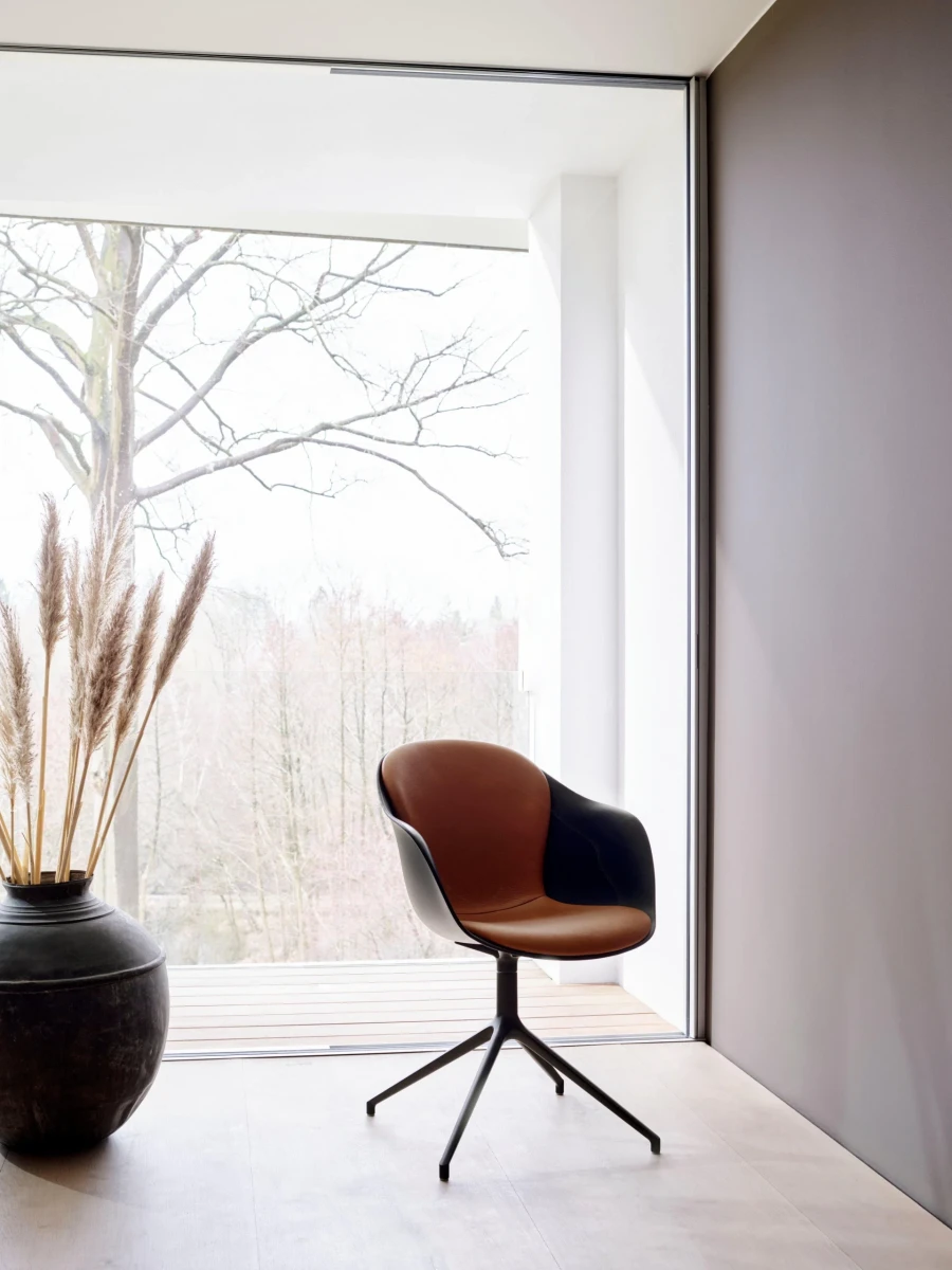 Adelaide dining chair with swivel function