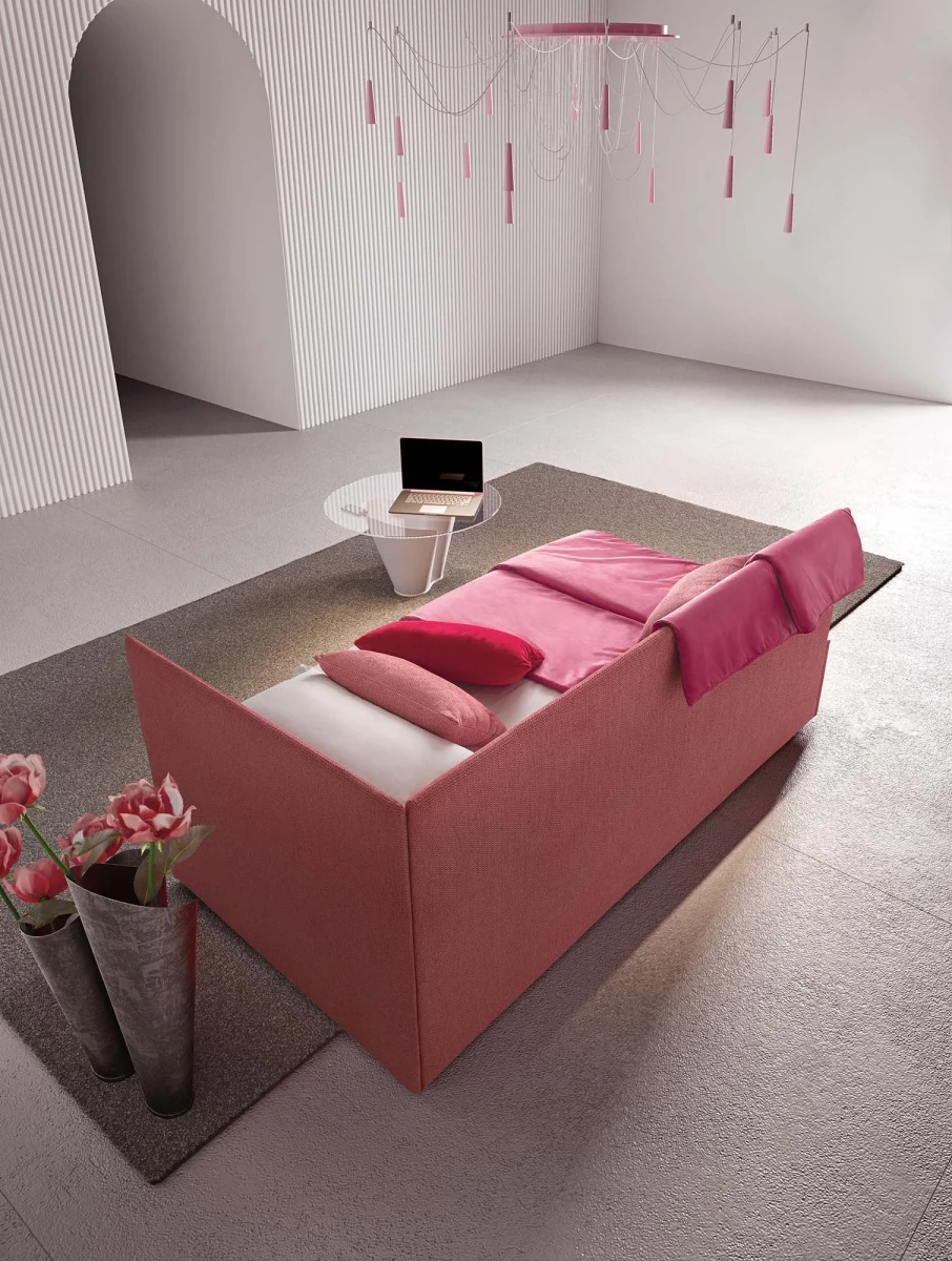 Pentas — Simple corner single daybed.