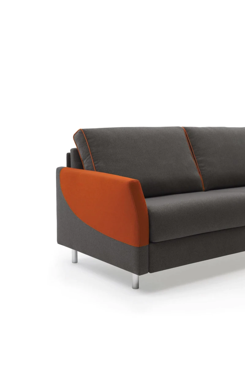Maldive — Sofa bed with high legs.