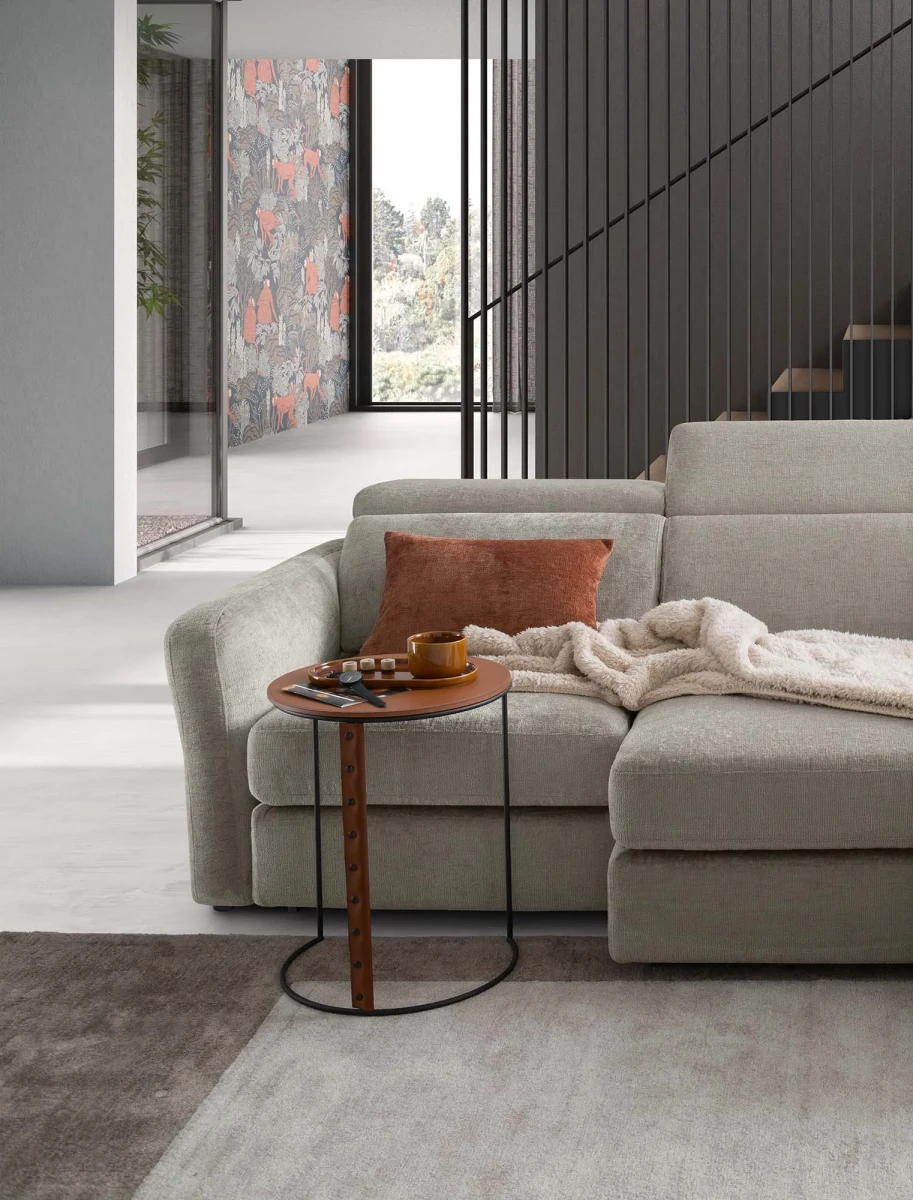 Hill double — Classic-design sofa with extendable seats, adjustable headrests, and customizable armrests.