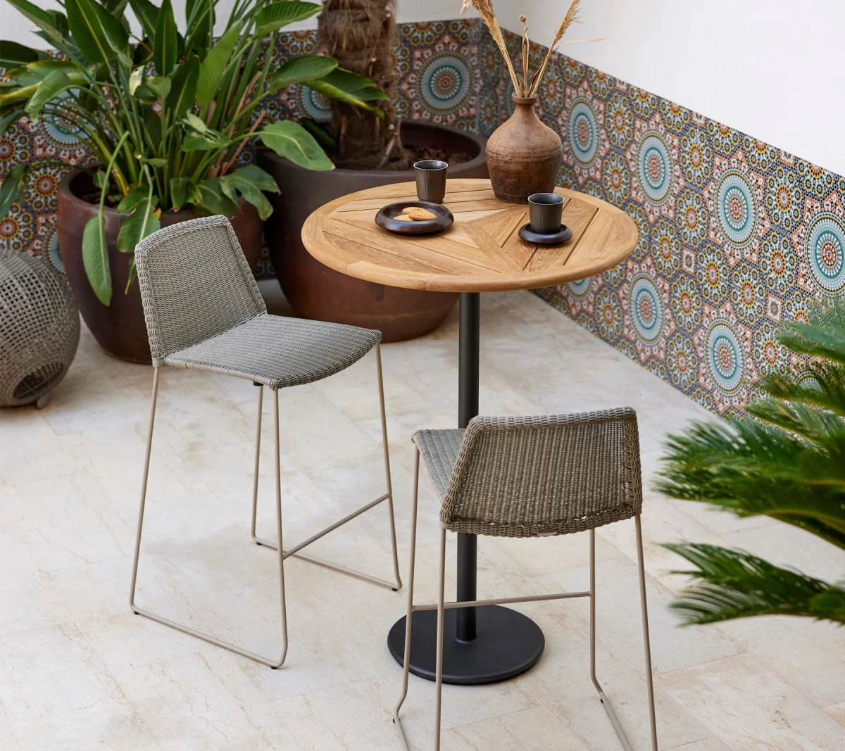 Breeze bar chair, stackable
