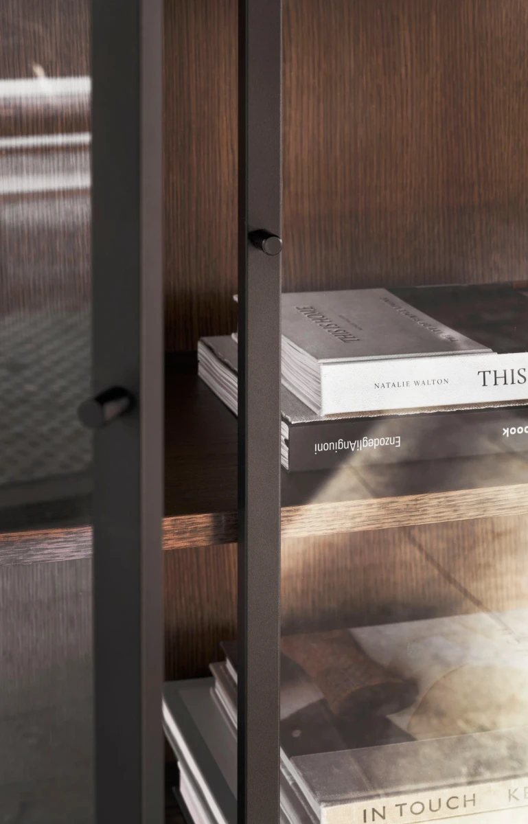 Lund glass cabinet
