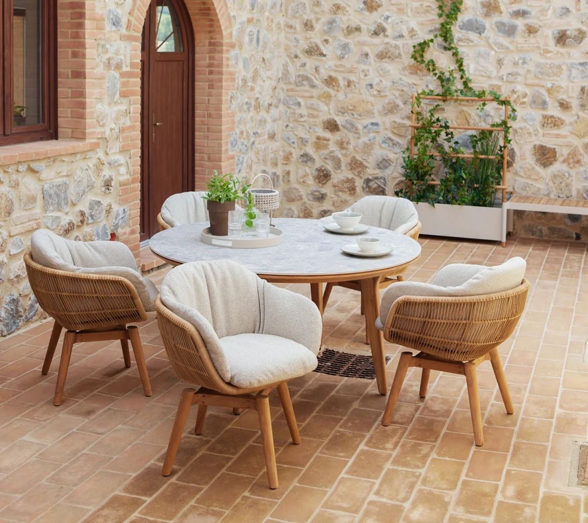 Stay chair w/teak swivel