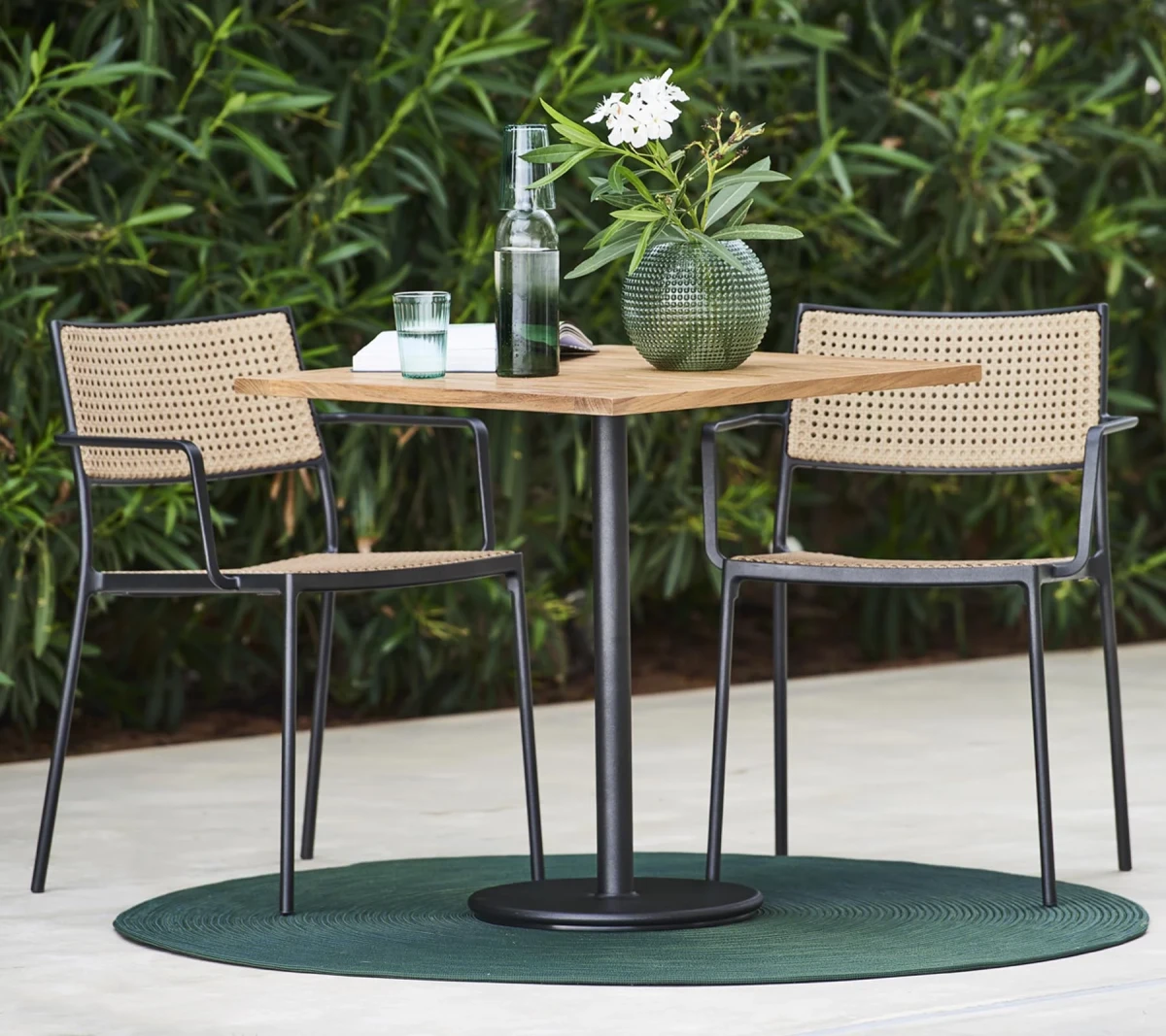 Less armchair, stackable