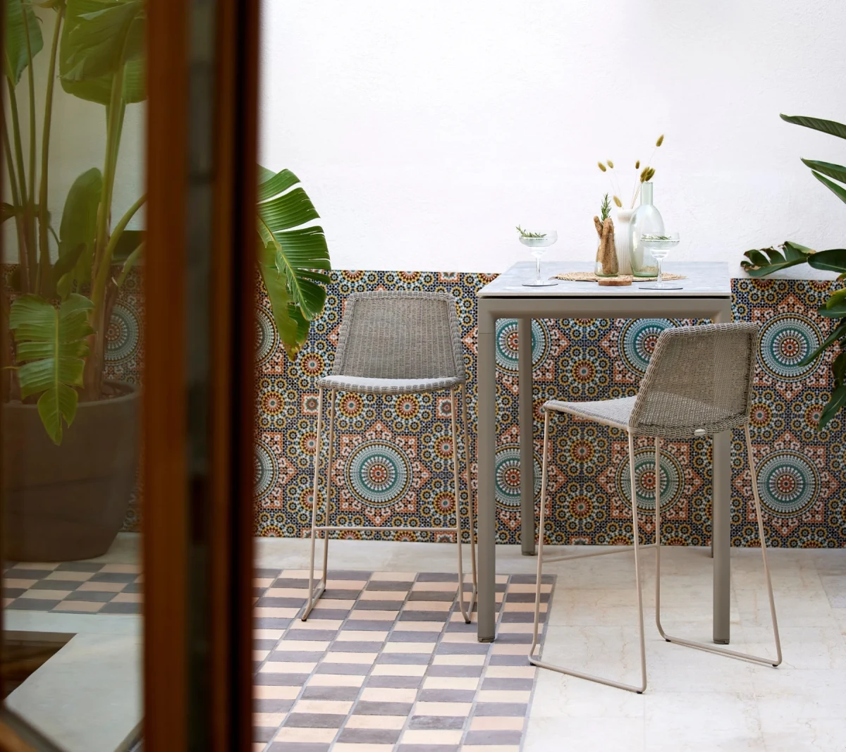 Breeze bar chair, stackable