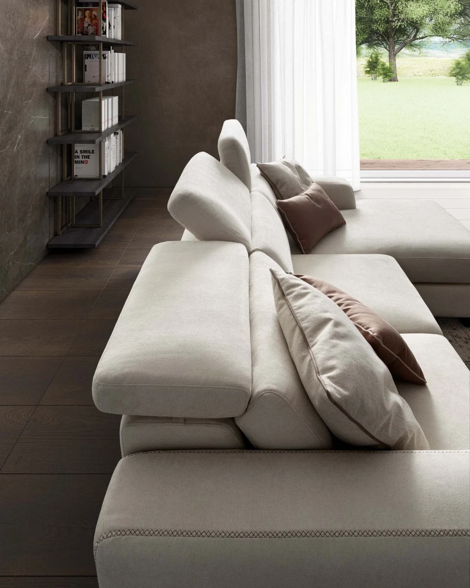 Graffiti — Elegant sofa with extendable seats, adjustable headrests, and visible stitching.