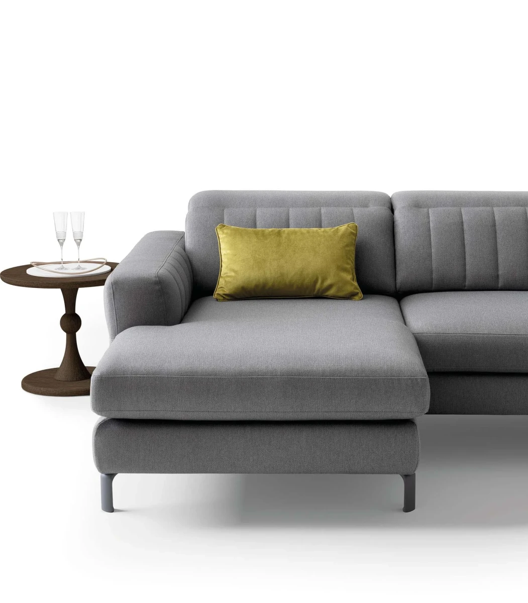 Egon — Recliner sofa with adjustable headrests, and vertically stitched backrest.