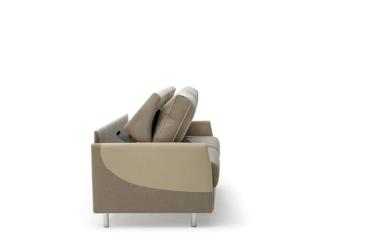 Maldive — Sofa bed with high legs.