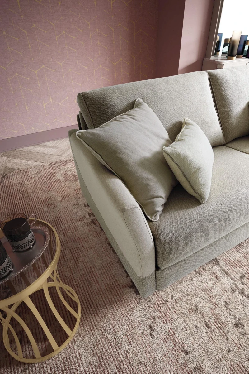 Maldive — Sofa bed with high legs.