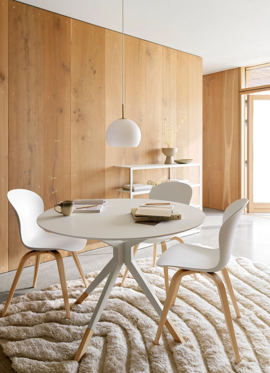 Billund round dining table