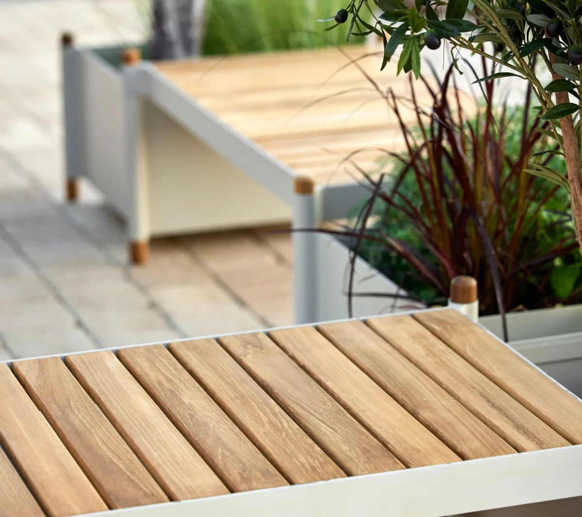 Sticks planter bench