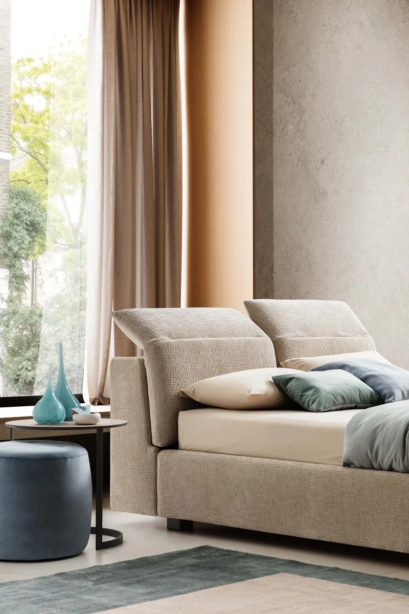 Apollo — Bed with an adjustable headrest in 7 positions and a side storage compartment.
