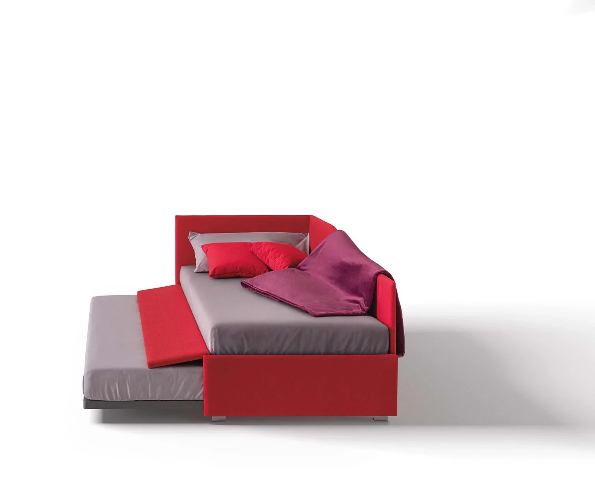 Solanum — Single corner daybed with a wave-shaped backrest.
