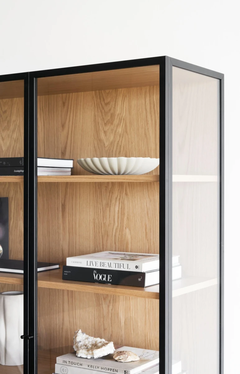Lund glass cabinet