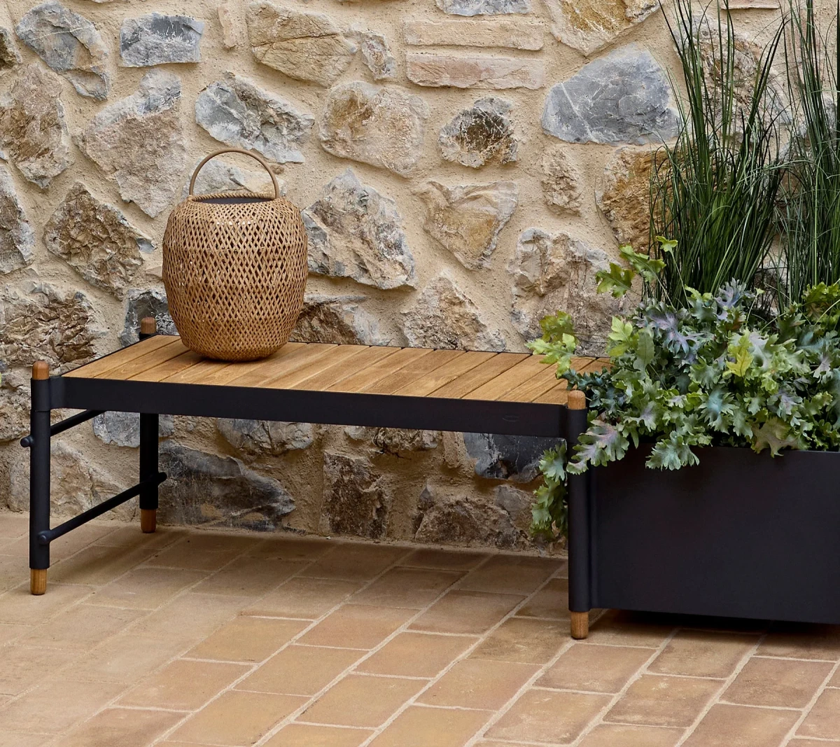 Sticks planter w/bench