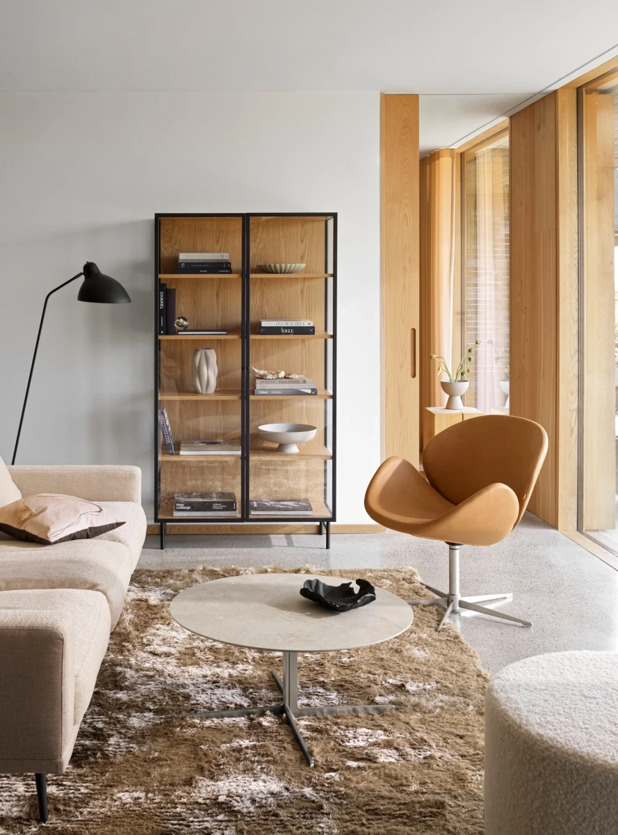 Lund glass cabinet