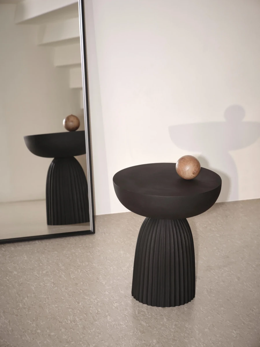 Expose side table