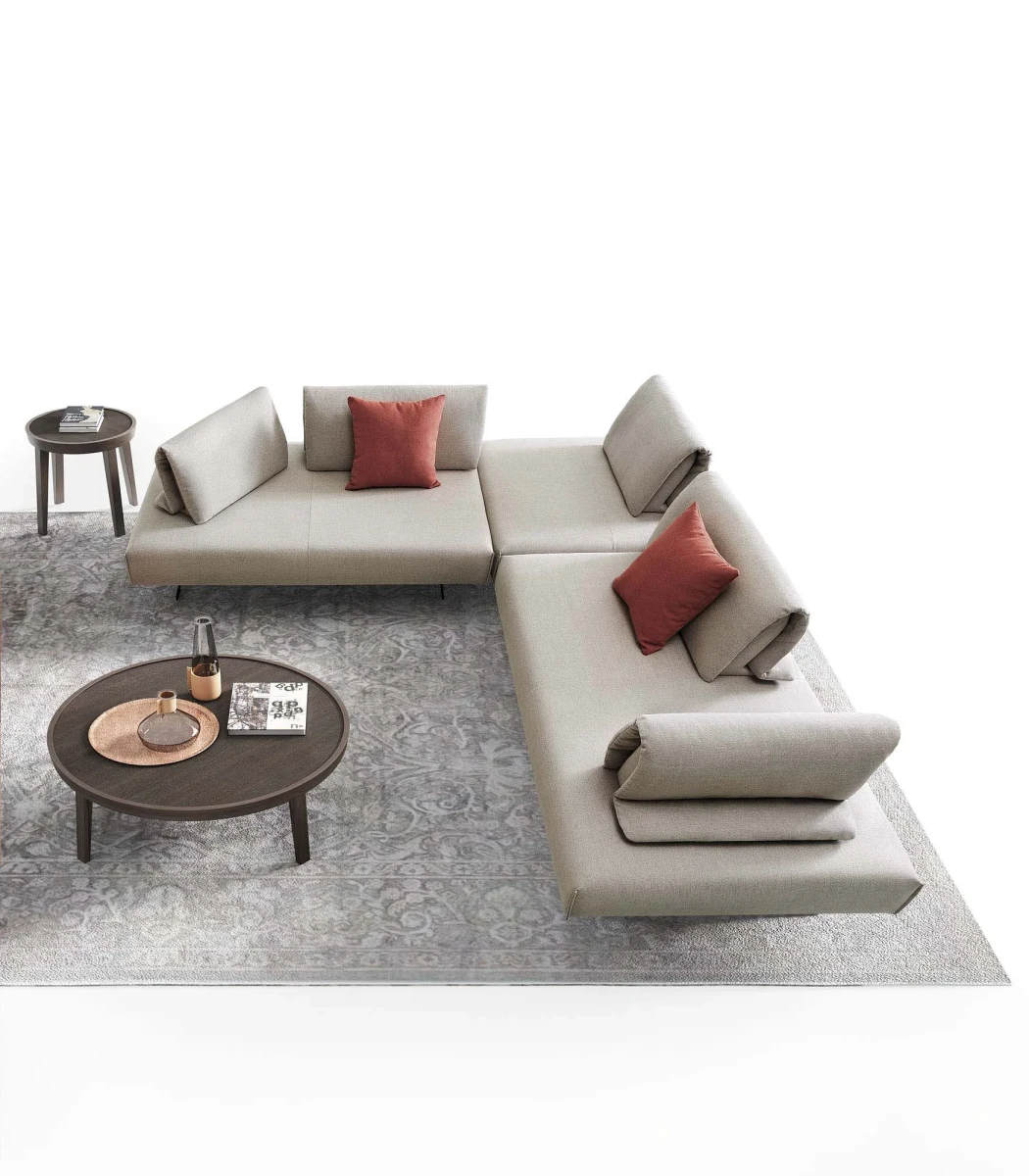 Abbraccio Light — Space-saving modular modern sofa with movable backrests.