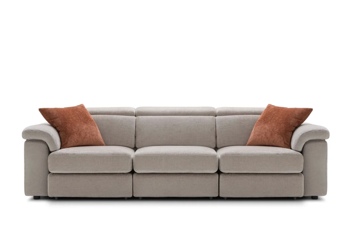 Hill double — Classic-design sofa with extendable seats, adjustable headrests, and customizable armrests.