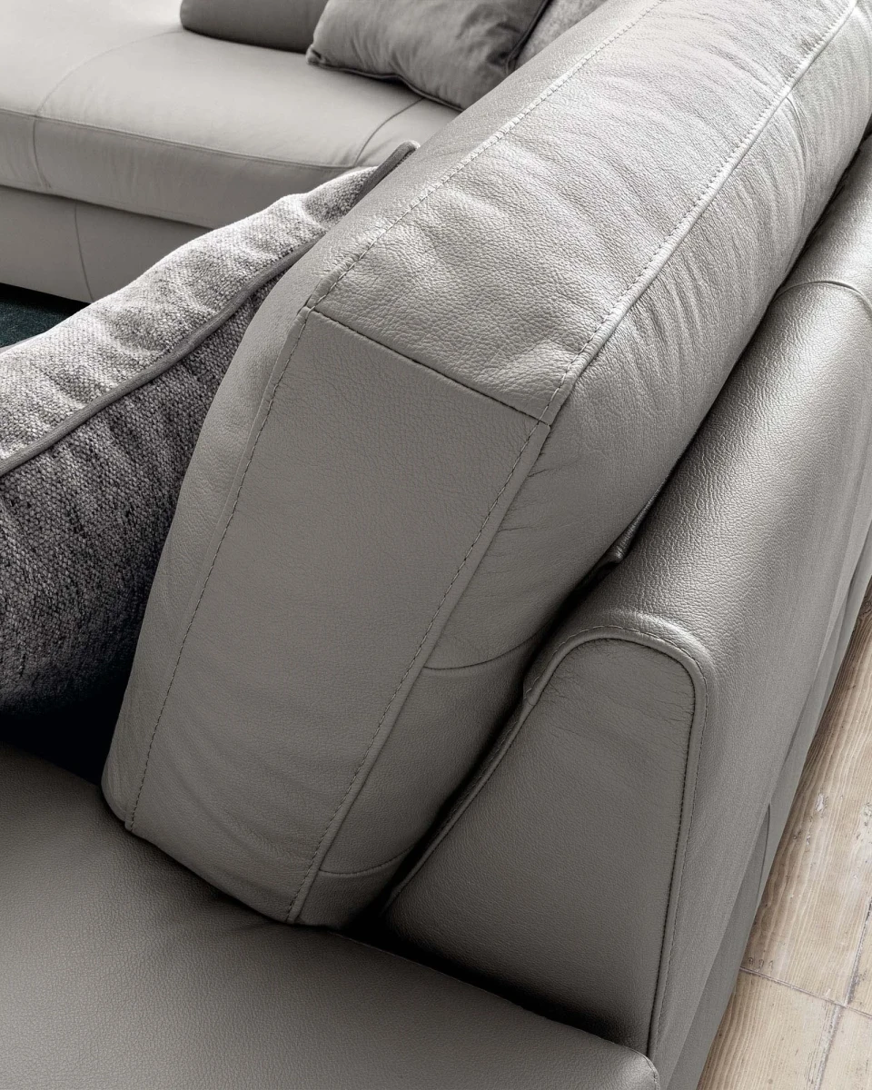Jaro — Sofa with high backrest and relax mechanism.