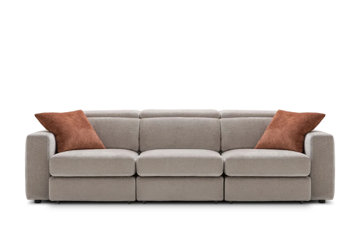 Hill double — Classic-design sofa with extendable seats, adjustable headrests, and customizable armrests.