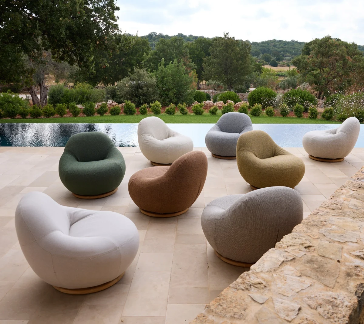 Gem lounge chair w/teak swivel