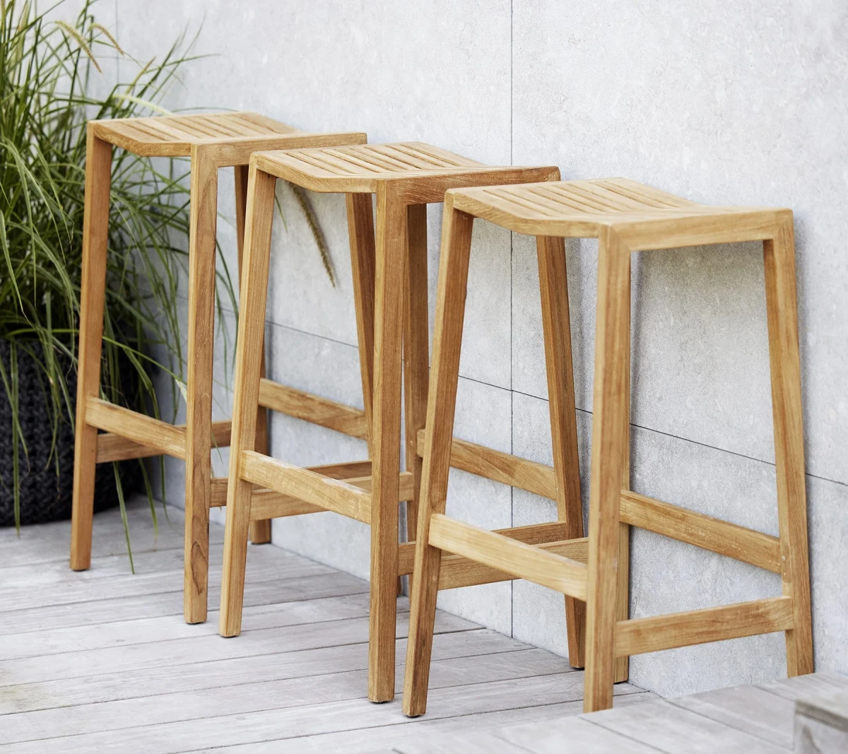 Flip bar chair, stackable