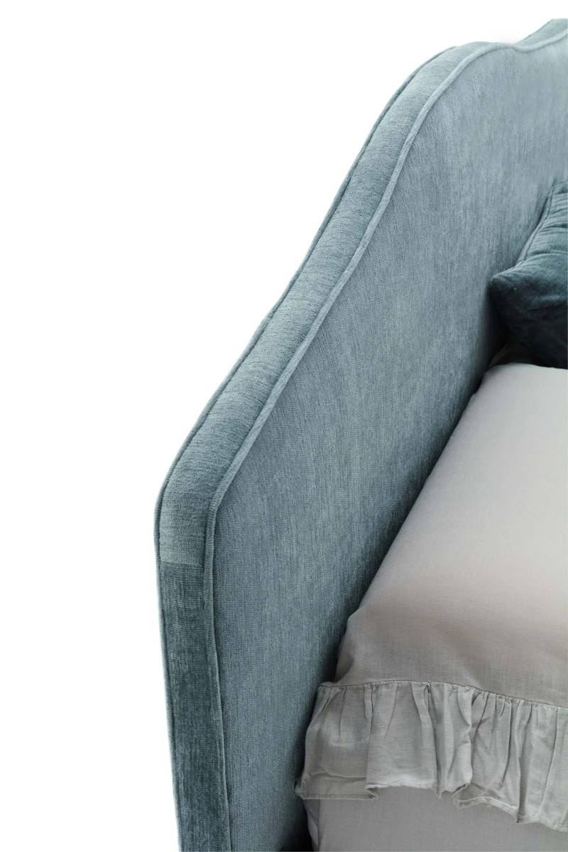 Rosa — Classic-style bed with a smooth, rounded upholstered headboard and decorative trim.