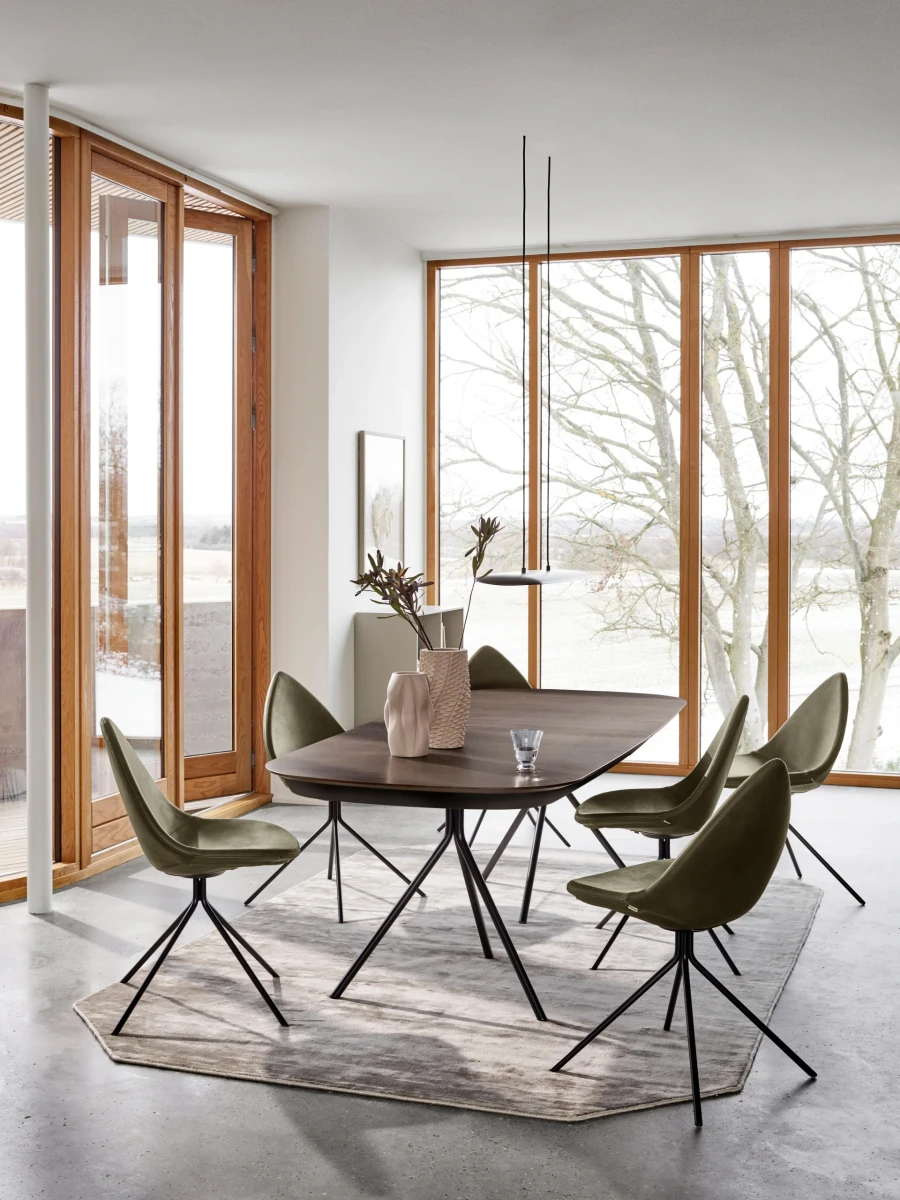 Ottawa extendable dining table