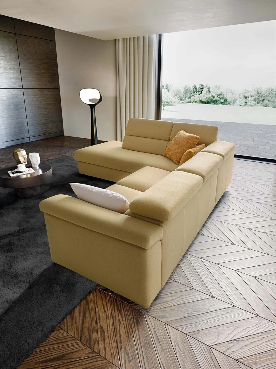 Alessandra — Classic sofa with storage, adjustable headrests, and extendable footrests. Rounded armrests.