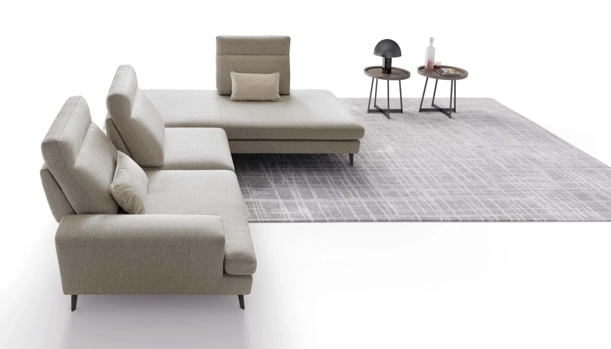 Emmet — Sofa with sliding backrests.