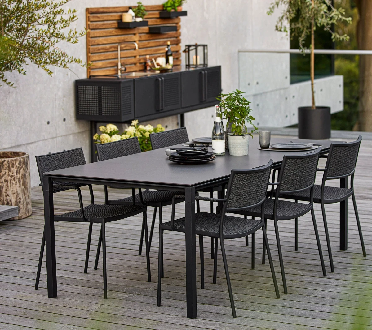 Less armchair, stackable