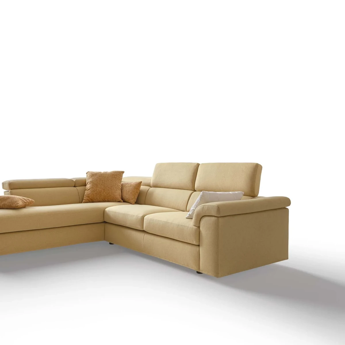 Alessandra — Classic sofa with storage, adjustable headrests, and extendable footrests. Rounded armrests.