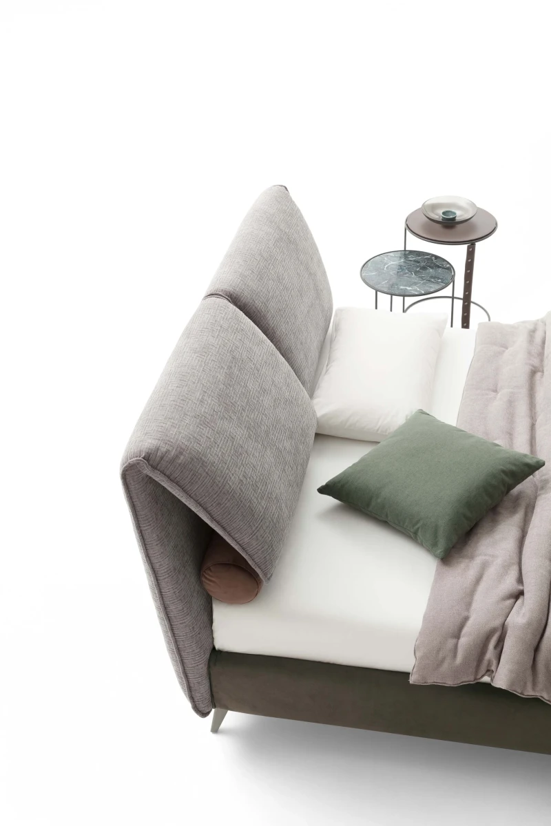 Fold — Bed with a headboard made of large adjustable cushions.