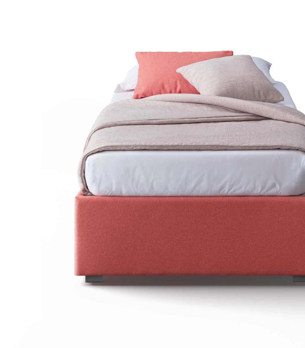 Pervinca — Single daybed without a headboard.