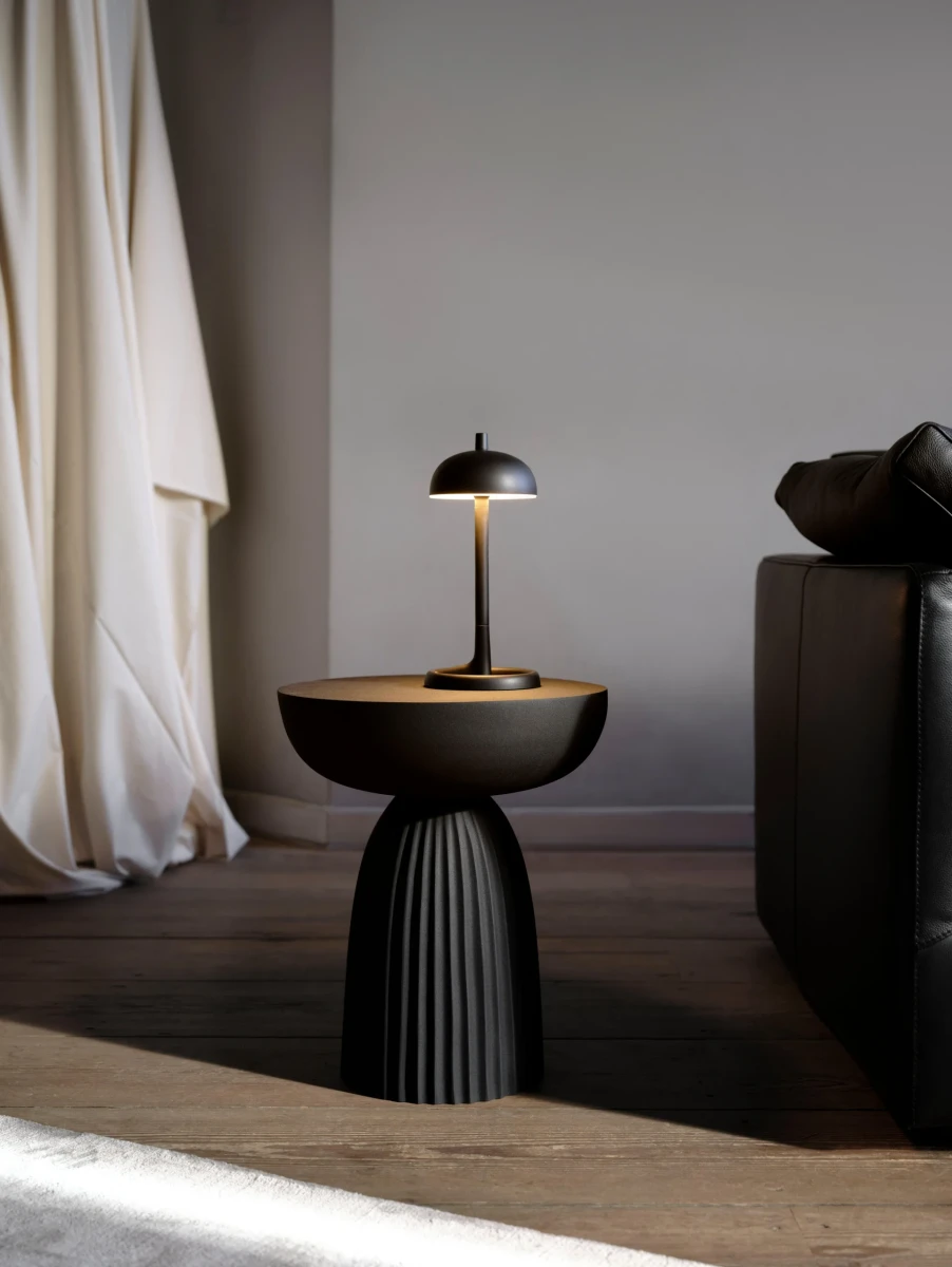 Expose side table