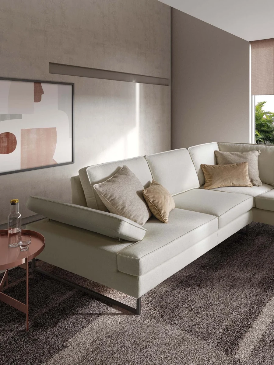 Luis — Sofa with sliding backrest and snap-reclining armrests, finished with elegant borders.