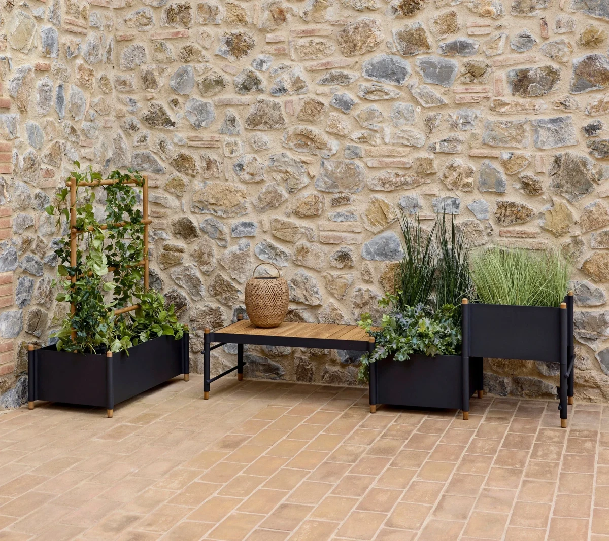 Sticks planter w/bench