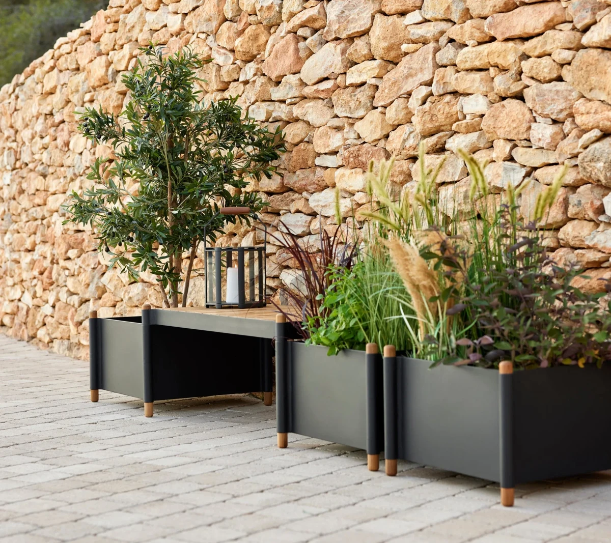 Sticks planter bench