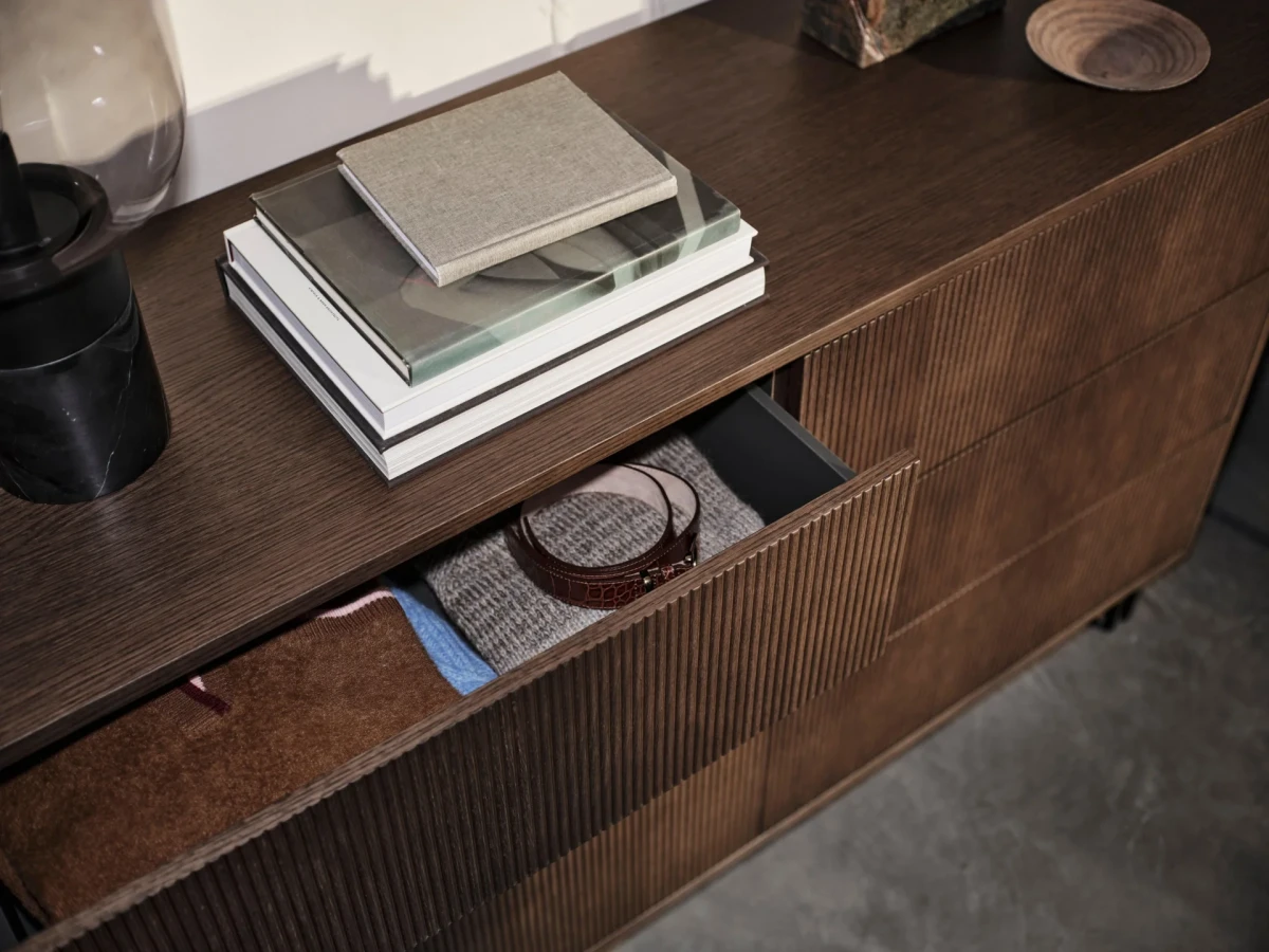 Element dresser with 3 drawers