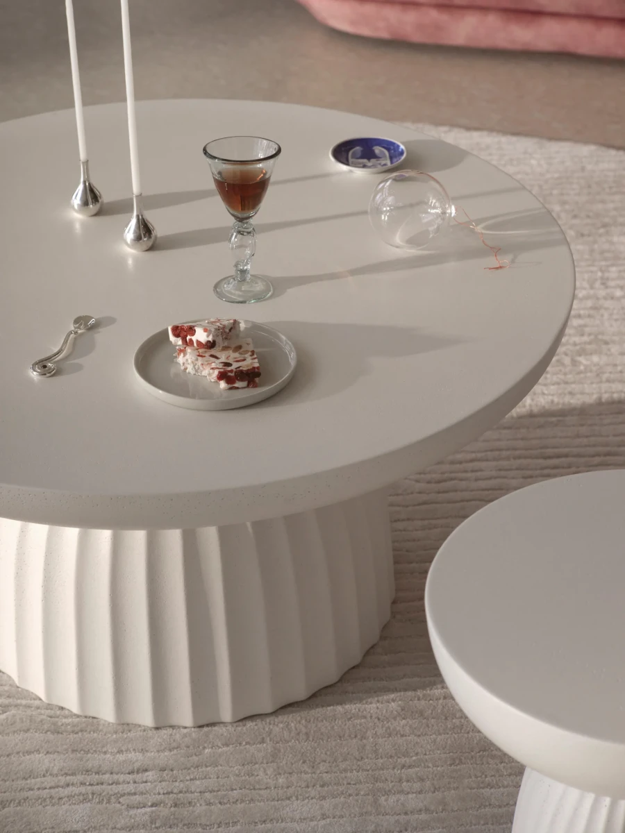 Expose coffee table
