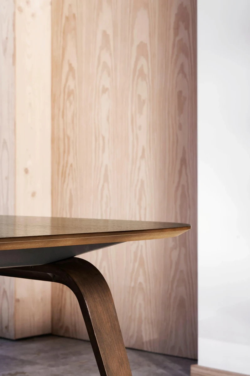 Hauge dining table