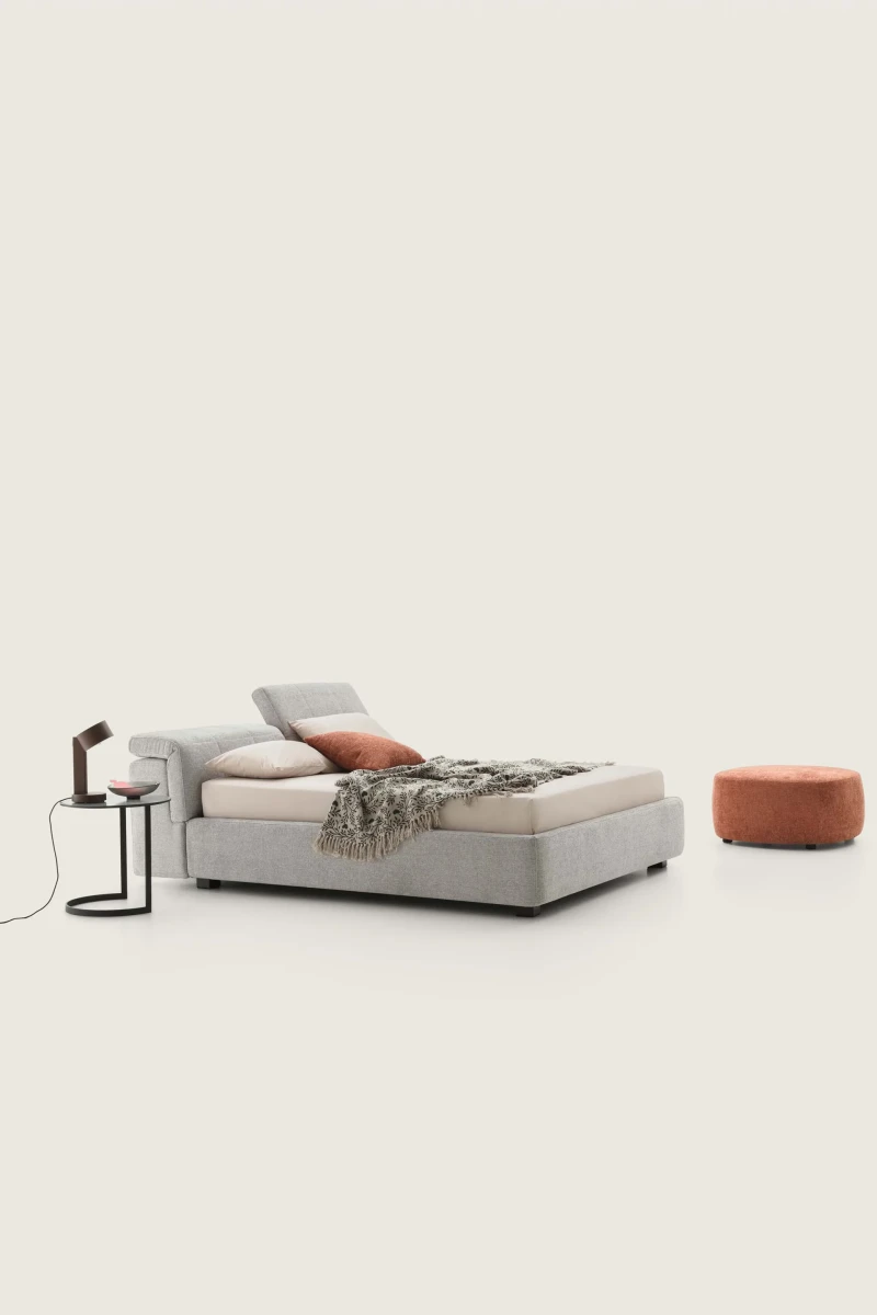 Tower — Bed with an adjustable headrest in 7 positions
