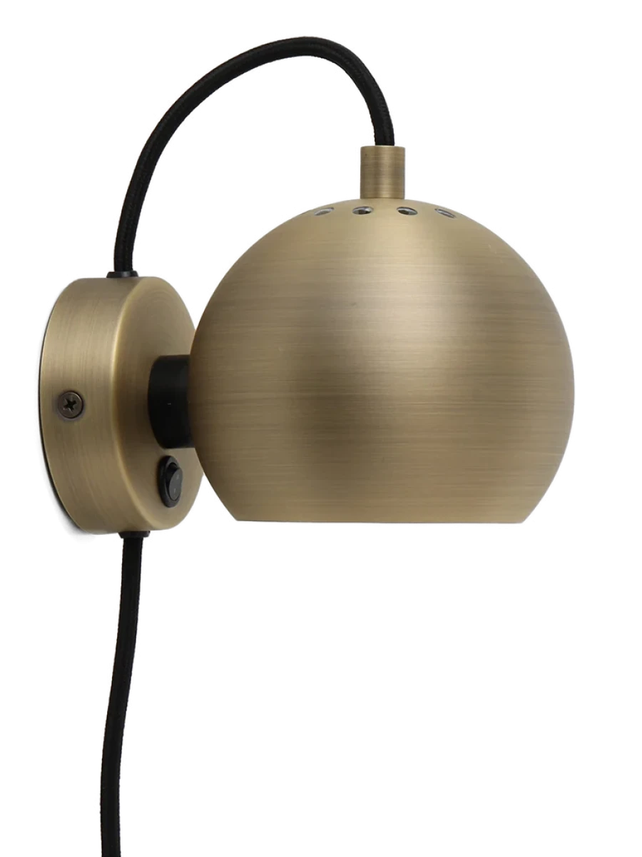 Ball sienas lampa