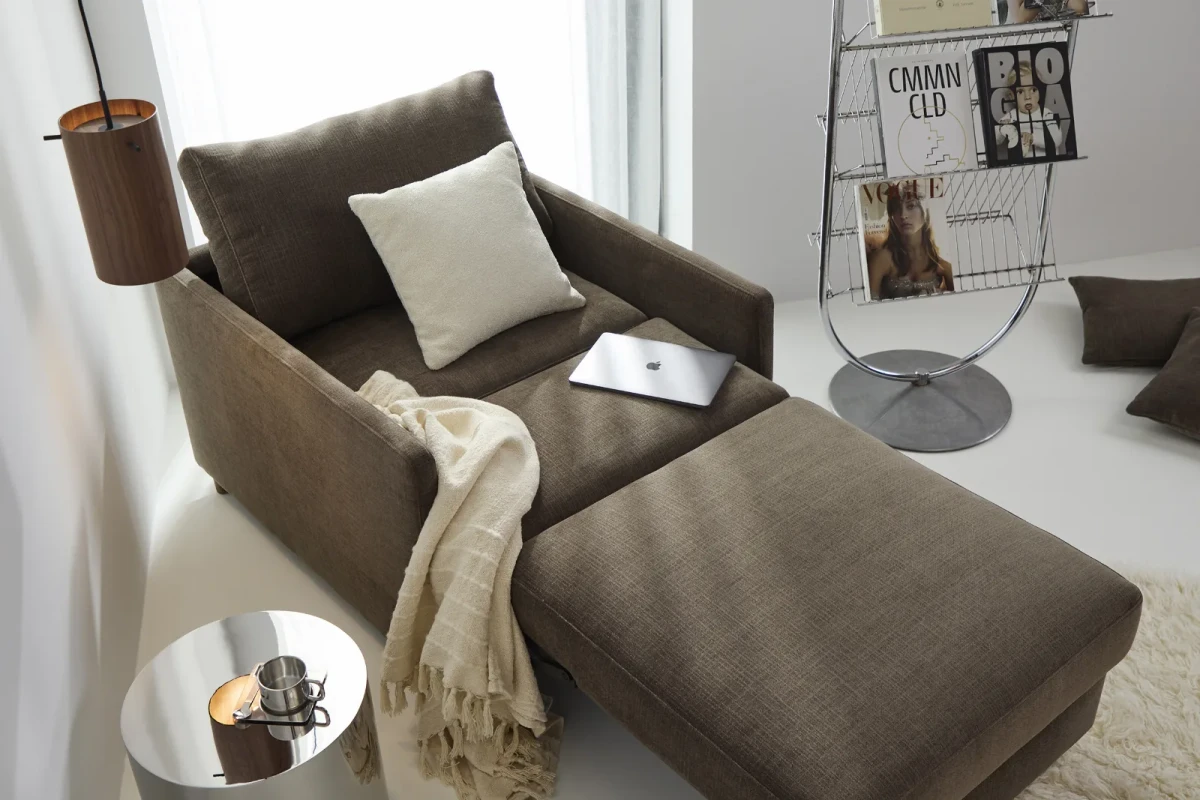 Neah Chair with Slim Arms